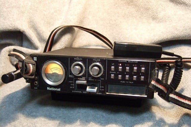 Walkie-Talkie vs. Ham Radio